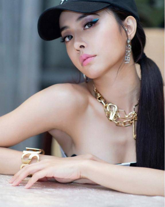 38岁蔡依林代言新品牌装束火辣,网友:难道这组照片不该打码吗?