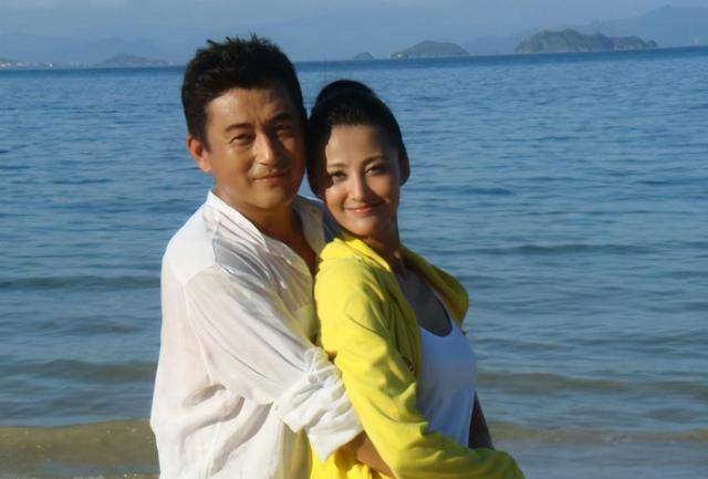 关于两人分手的真正原因,有记者采访王志飞,王志飞有点烦躁地回复:"她