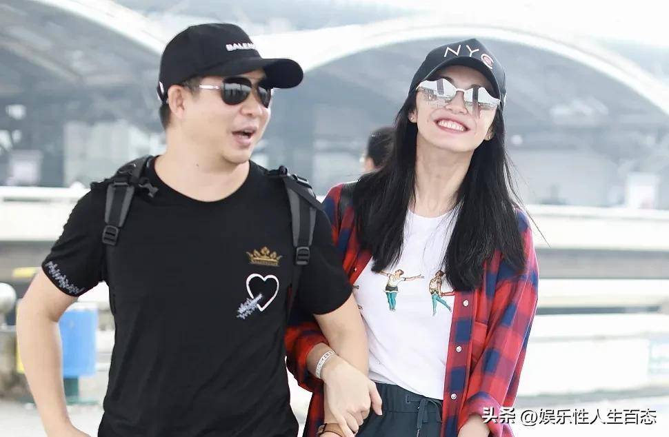 姚晨带着一儿一女,回老家福建老家过年了.