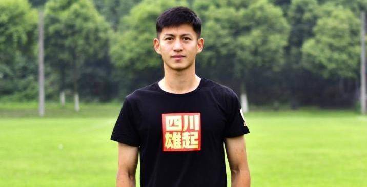 马内的故事丨别人赚钱是为了自己,他却是全村人的希望_中国_球员_父亲