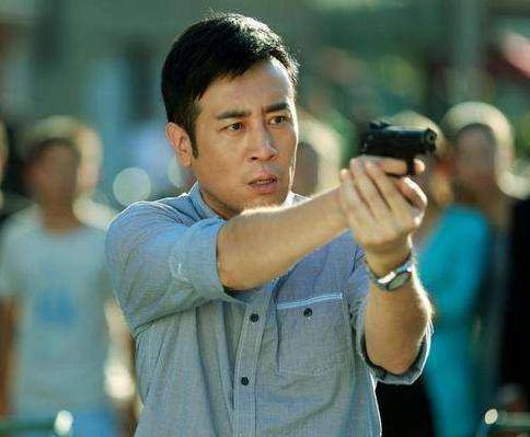 041996年,两人毕业后,都被招进了南京军区前线话剧团,于和伟本以为