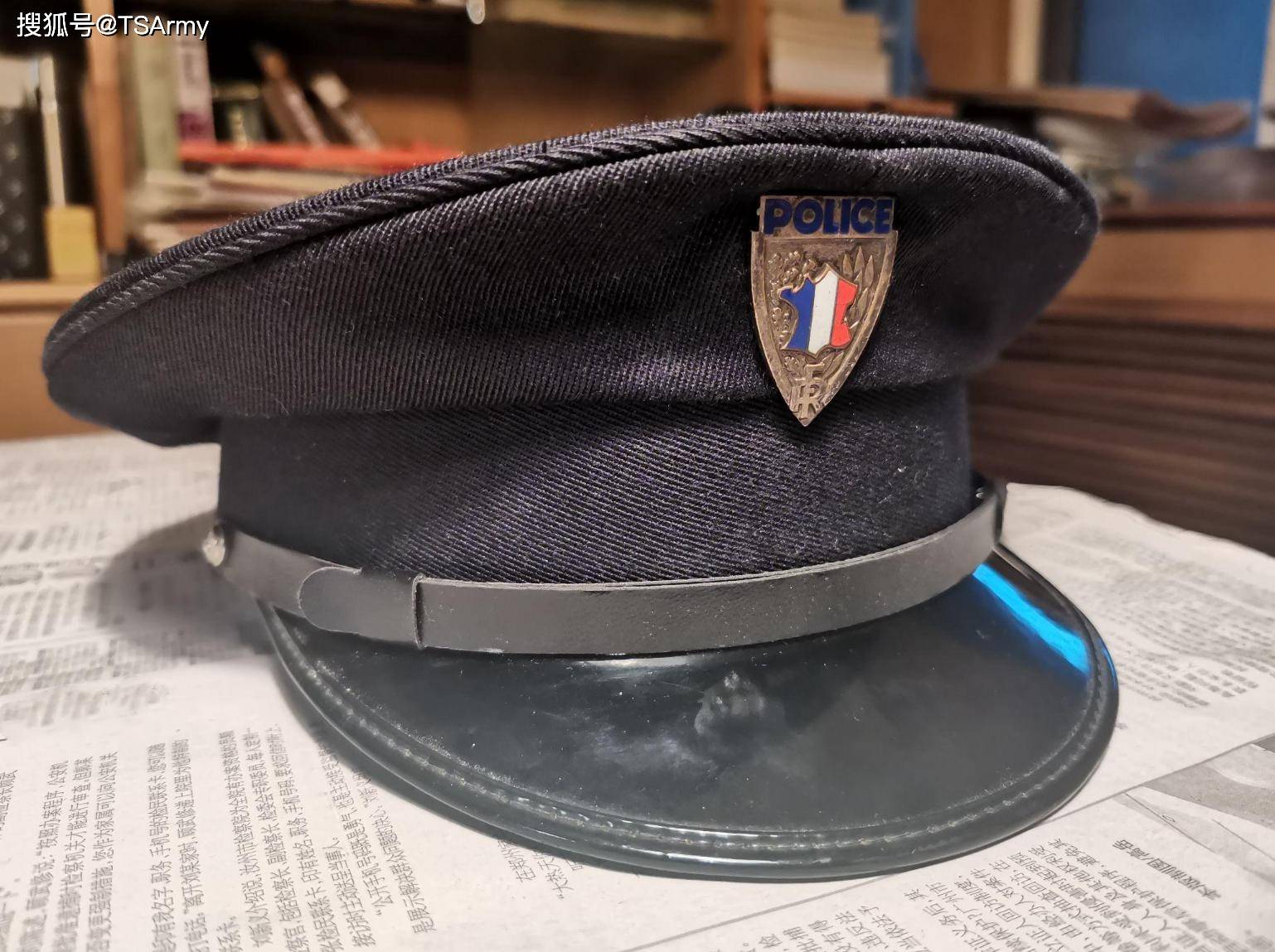 盘点世界不同国家的警察大檐帽,德国的还是那么大气_黑色_款式_帽子