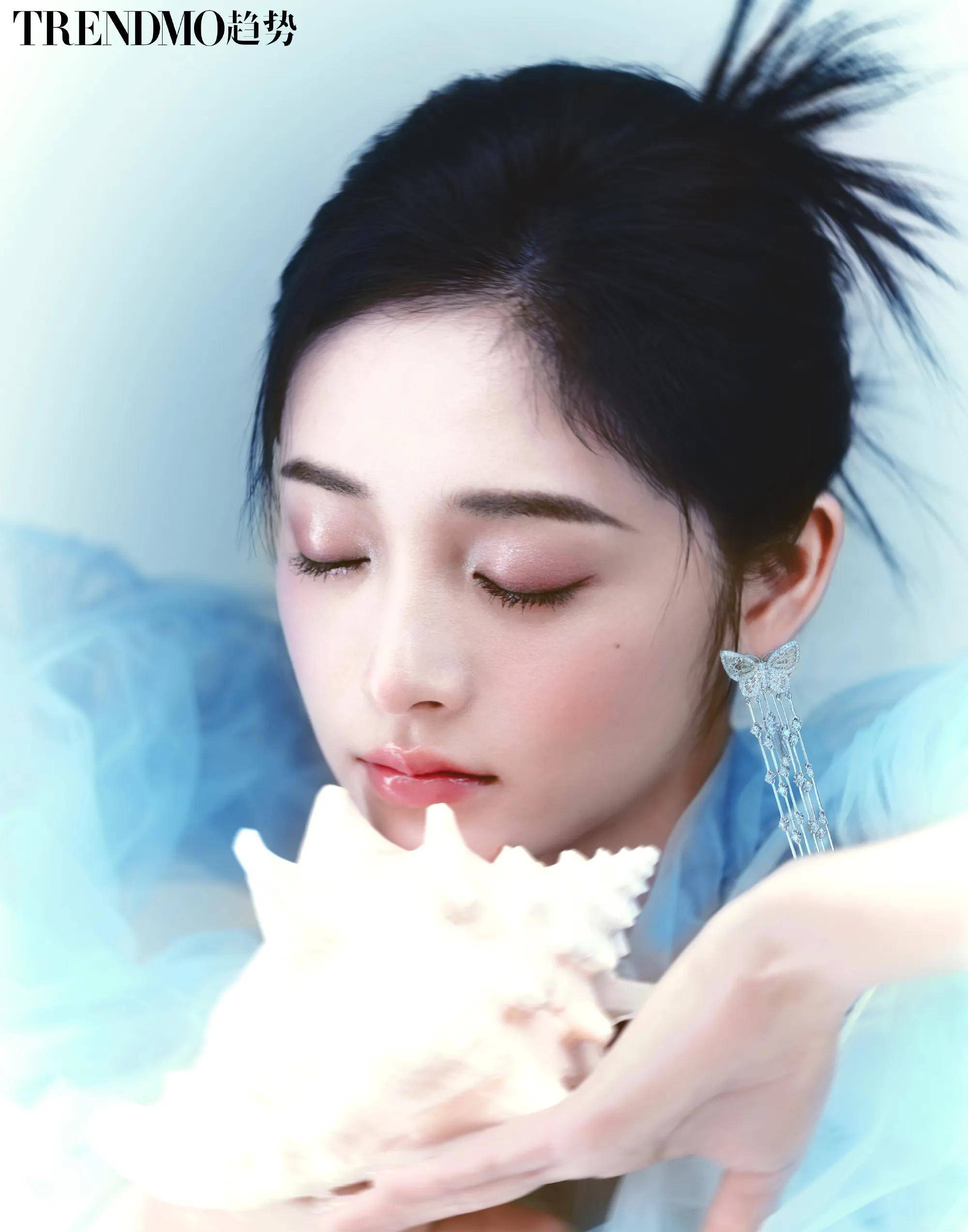 周洁琼飞雪氛围感大片 清冷优雅 又纯又欲_水晶_白色_蓝色