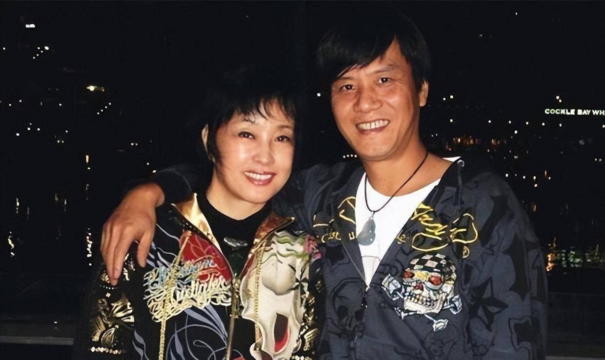 刘晓庆:四段婚姻没孩子,把外甥当儿子养了半生,晚年靠他支撑_陈国军