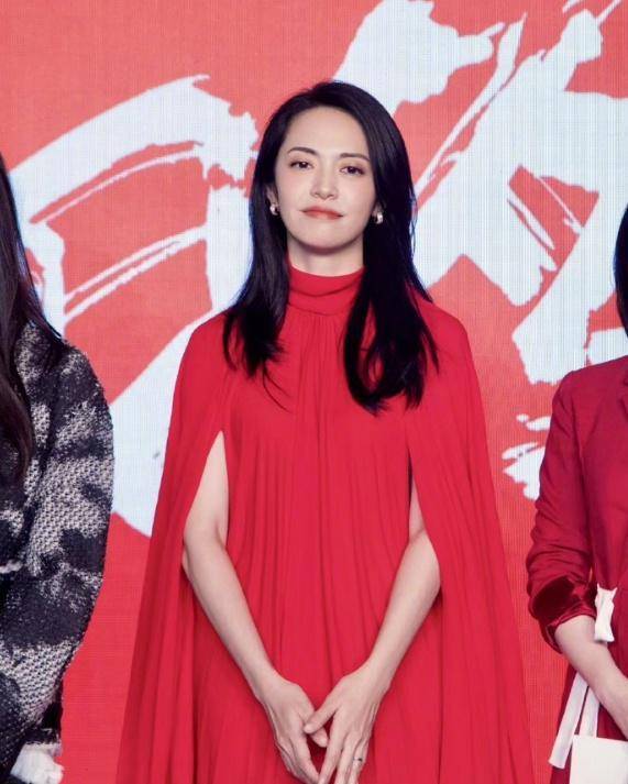 《都挺好》后的姚晨很happy:晒女儿俏皮照,又晒刘德华亲密合照_东方