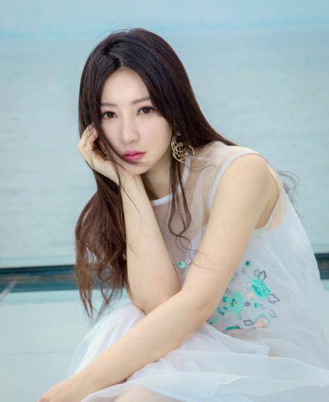 年近40岁的柳岩同郭京飞现身同一堂课,晒美照如邻家女孩甜化网友_照片