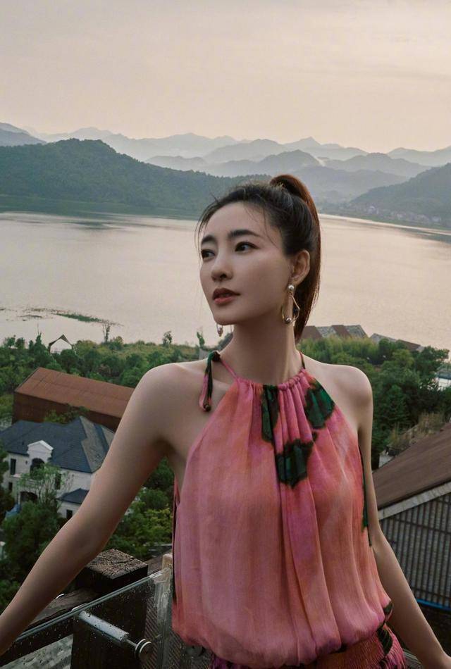 演员王丽坤的年龄图片