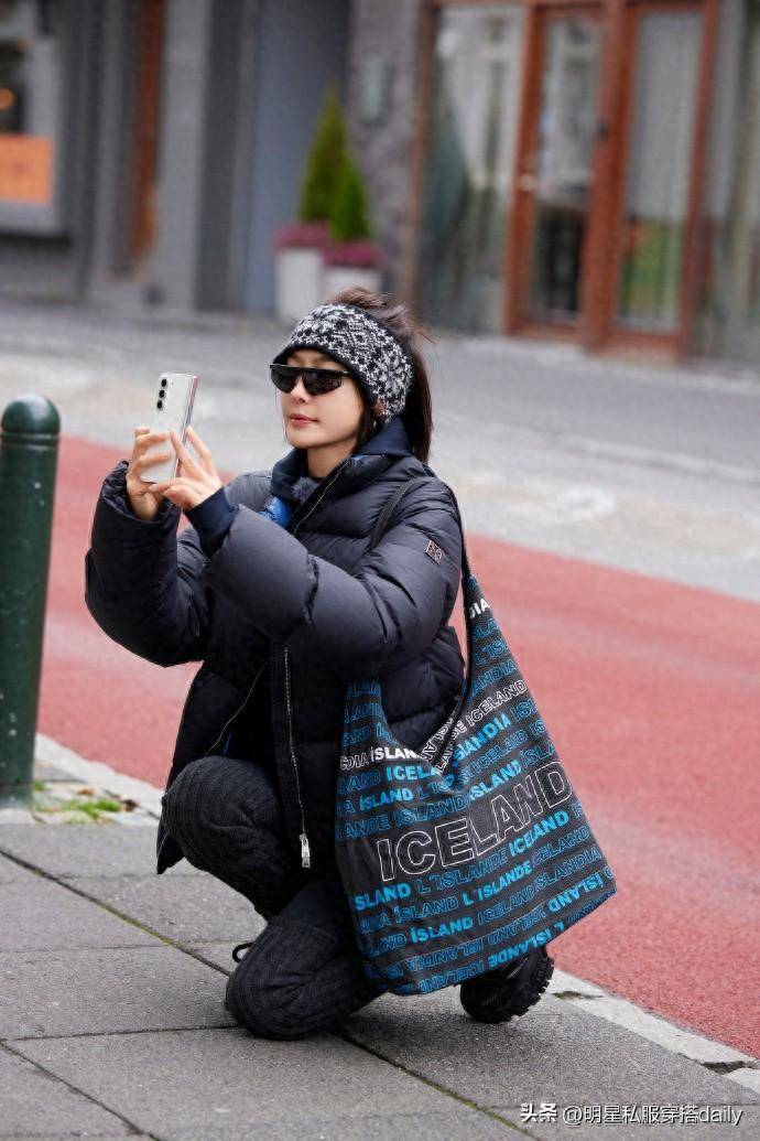 冬天穿羽绒服,遵循秦岚三穿法,轻松变时髦,显腿长!