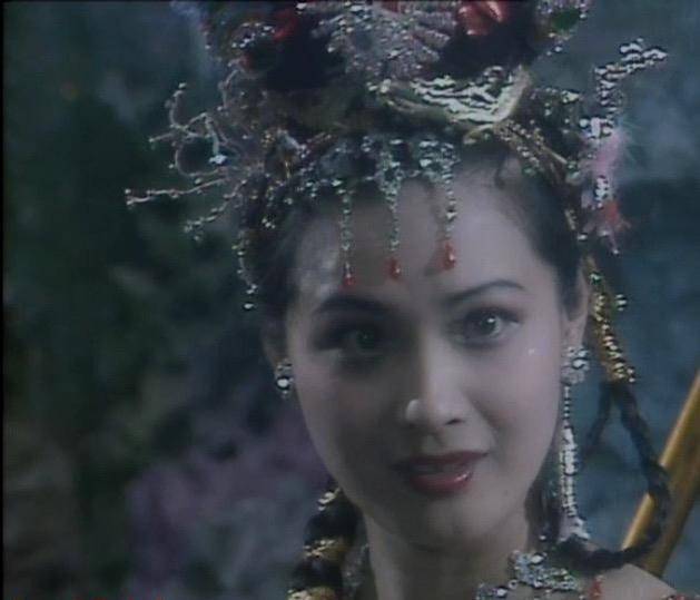 《西游记》播出后,李玲玉饰演的玉兔精,吸引了人们的眼球,她容貌美丽