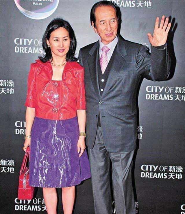 陈百强:枕着何鸿燊千金香肩熟睡,何超琼这张照片里,藏着一段虐恋_香港