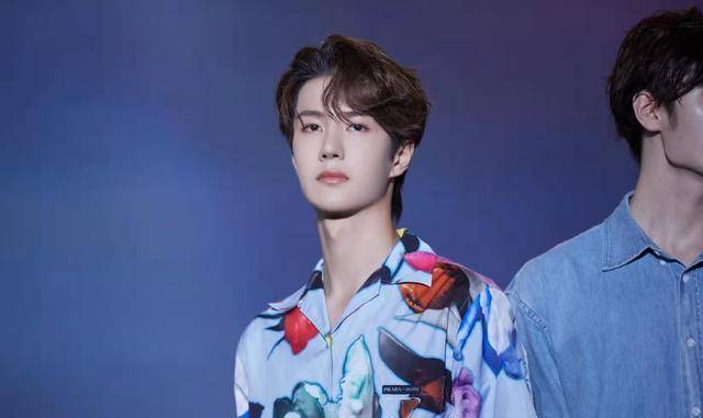 王一博深夜收工仍遭"私生"跟拍,王甜甜已下线,王怼怼出手了_人家_视频