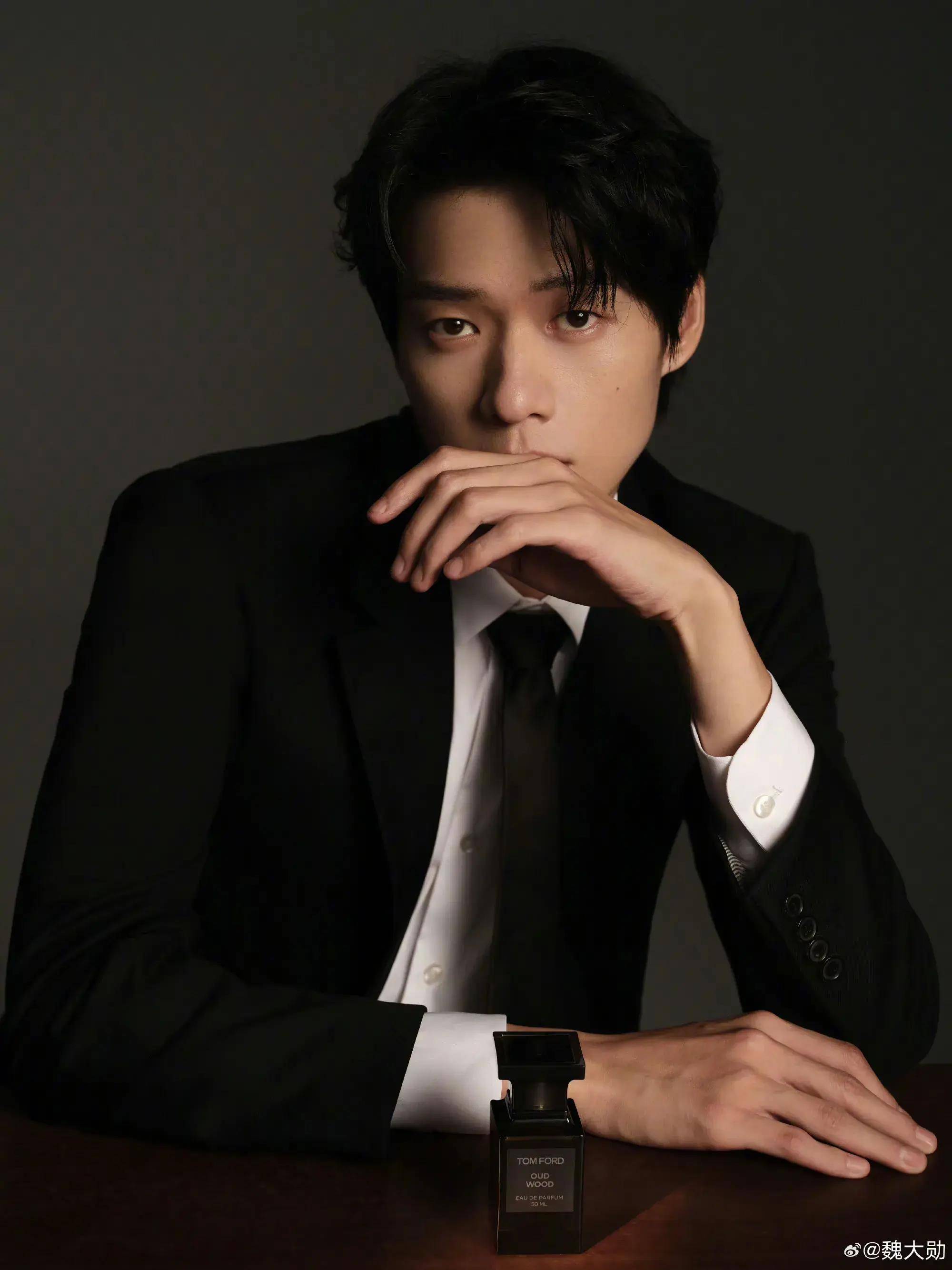 王俊凯王源易烊千玺新海报 魏大勋乌木沉香 迪丽热巴龚俊你好星期六