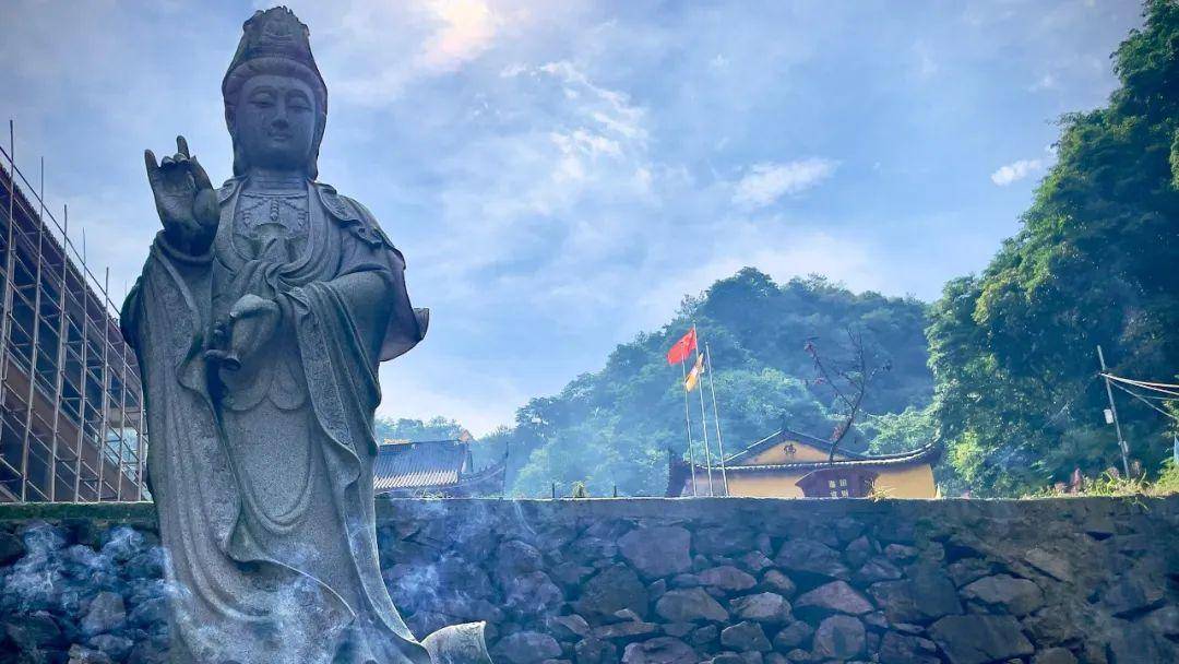 灵峰岩下古寺幽,沧海桑田眼底收——游浙江宁波大乘