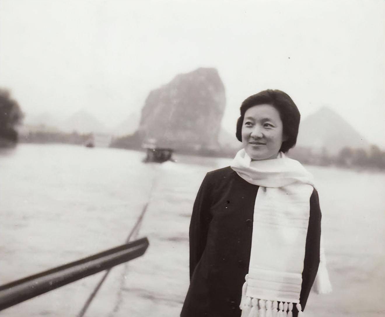 08年章含之逝世,临终前违背乔冠华遗愿,女儿感叹:妈妈是聪明人_父亲