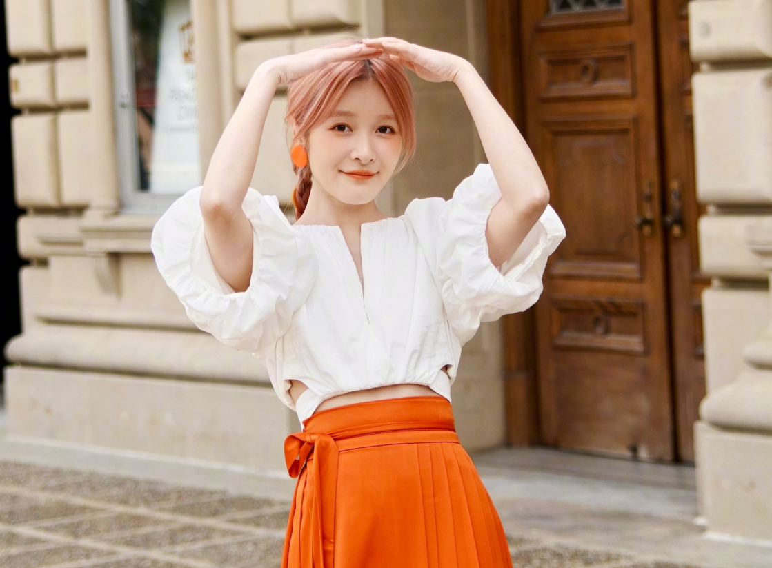 那热巴此行目的应该不单纯吧,谁还不知道我们热巴是钟爱漂亮小姐姐但