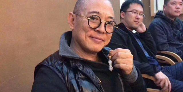 各位观众是如何看待李连杰带女儿和马云吃饭,却带着全副武装保镖的