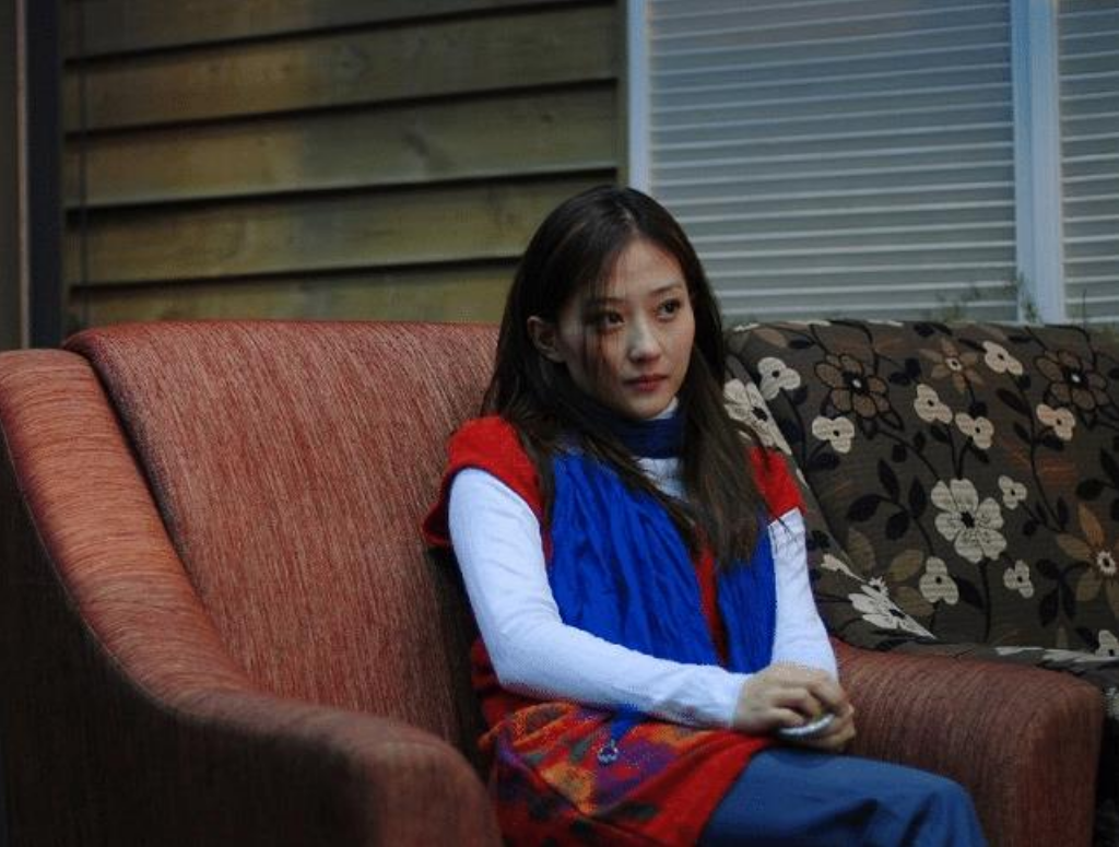 "赵本山徒弟"蒋依杉:戏里又土又丑,生活中真漂亮,老公长这样_乡村