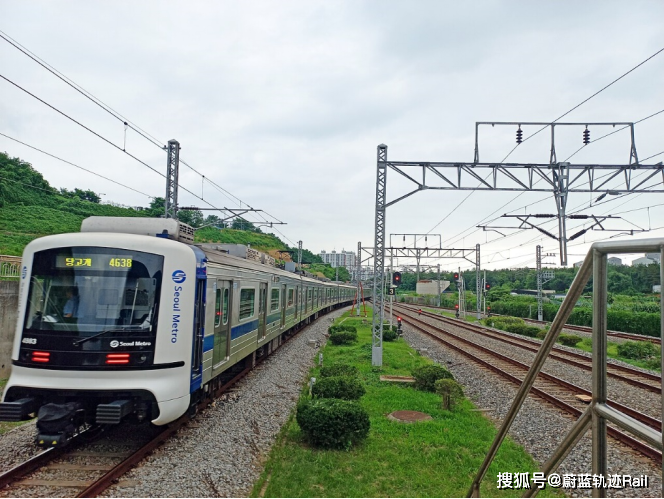 韩国首尔地铁4号线试行无座位地铁以缓解拥堵