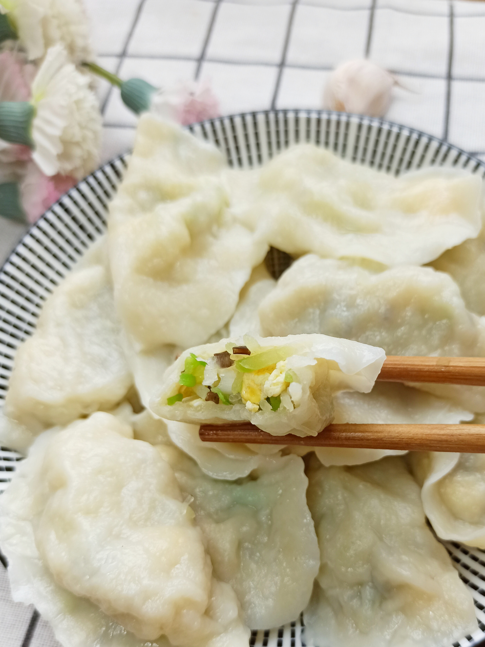 包餃子的餡五花八門,常見的豬肉大蔥和餃子雞蛋,好像每種蔬菜,都能包