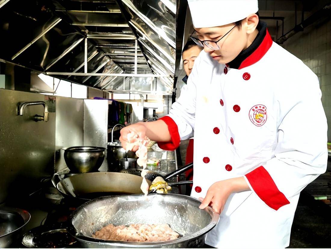 山东蓝翔烹饪学院:厨师行业的现状