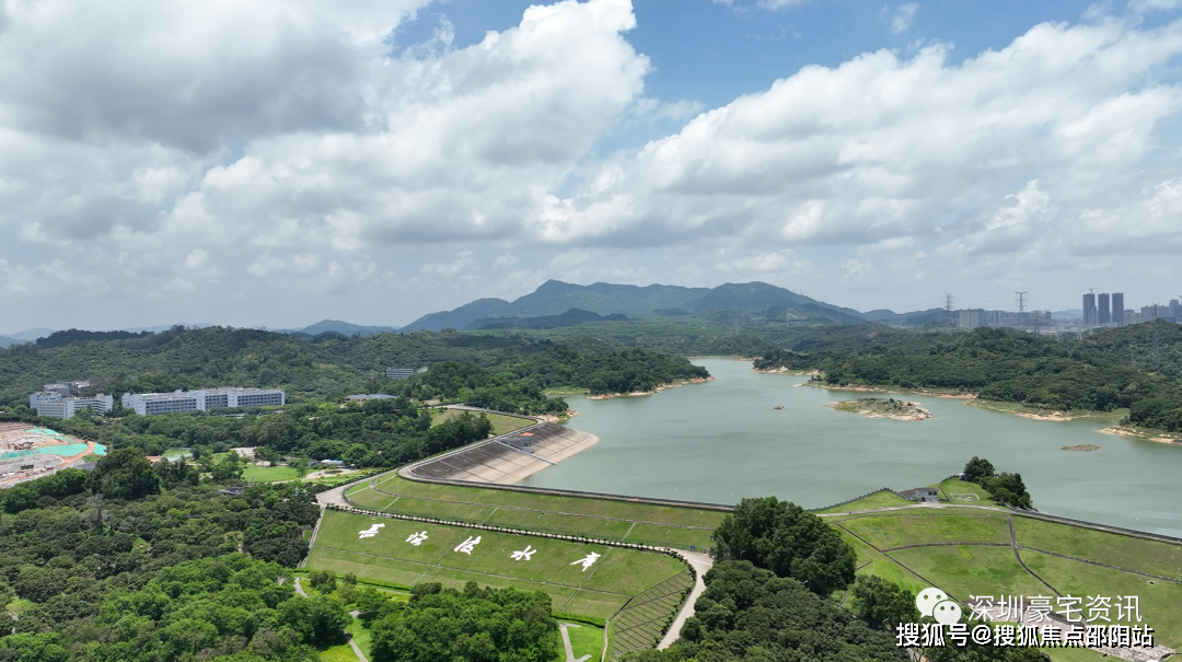 背靠1000万m05的塘朗山,面朝长岭陂水库,羊台山拥有无比美丽的景观