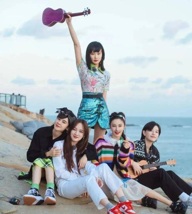 自《乘风破浪的姐姐》后,由宁静,万茜,孟佳,李斯丹妮,张雨绮,郁可唯