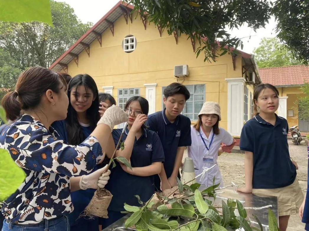 2013年担任越南国立农业大学教师的范氏碧芳,在教学和指导学生论文