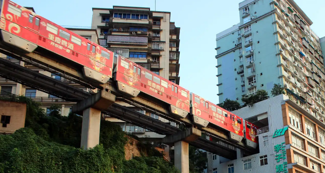 霧都重慶輕軌車身廣告,重慶輕軌廣告,重慶地鐵車身廣告,重慶軌道車身