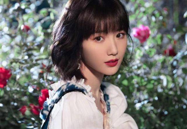 曝杨玏陪美女逛超市买私人用品,种种举动被疑有新恋情_毛晓彤_感情