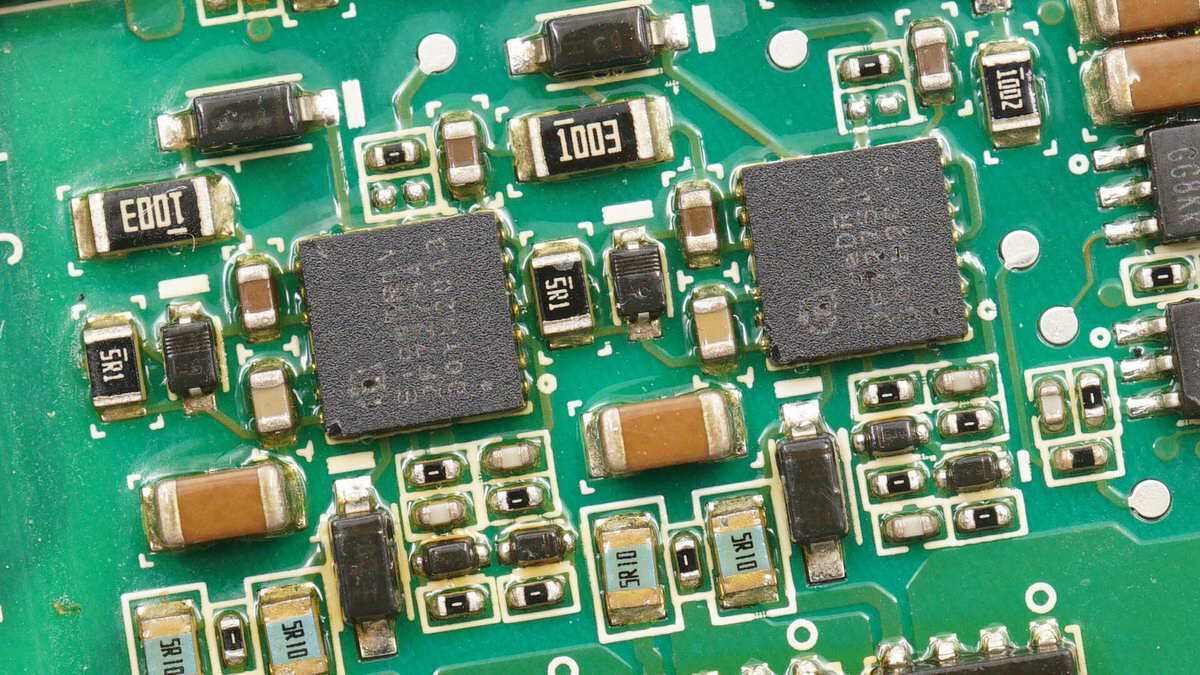 首屈一指的设计做工,让人赏心悦目,华为3000w氮化镓电源拆解