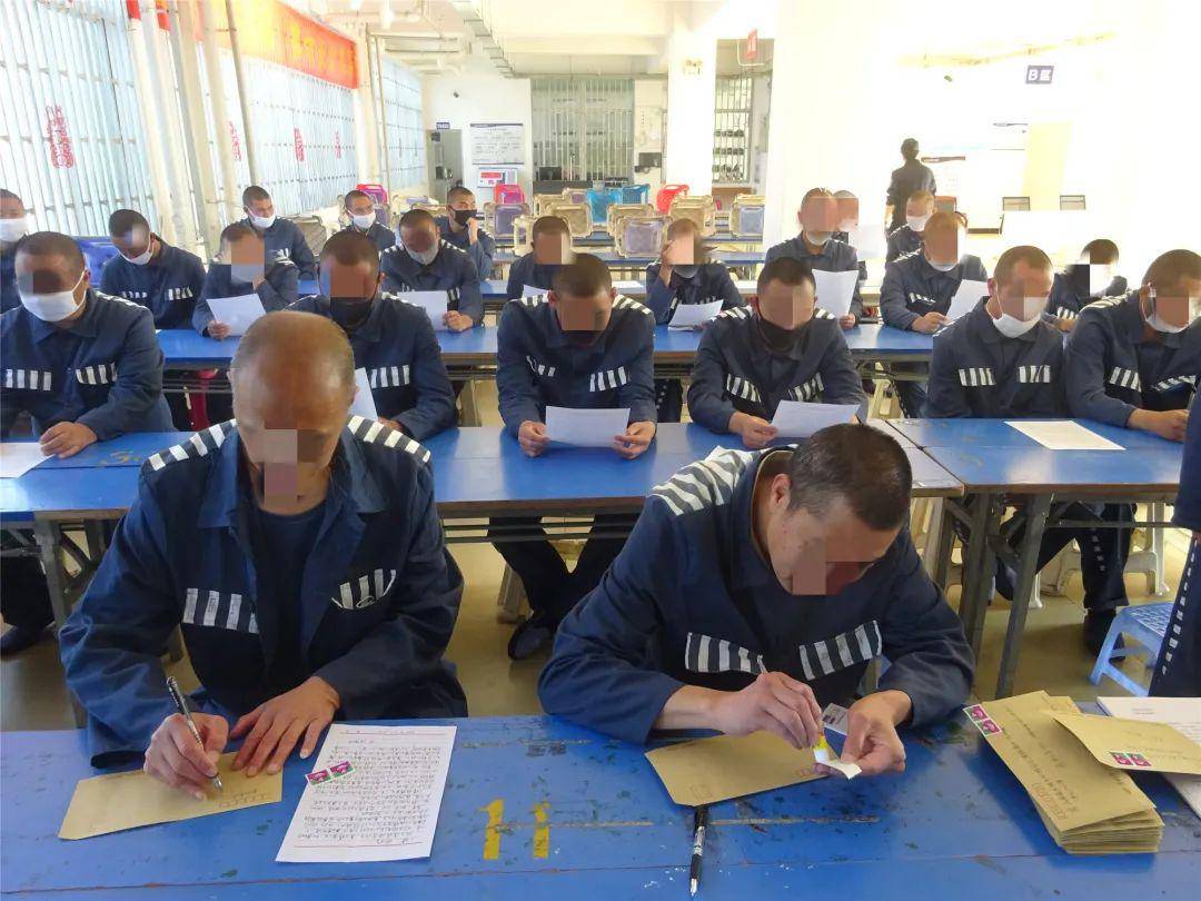 也有一些监狱用的是普通的签字笔,会由组长监管或者是生产队的队长