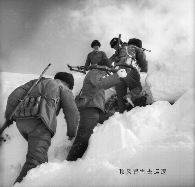 顶风冒雪去巡逻:帮助吉汝乡牧民战胜雪灾:研究战术如何包围战术敌人