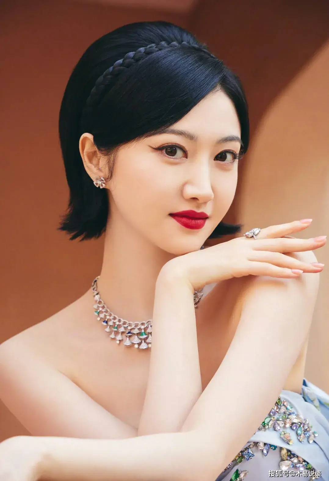 出图还得看女明星,李一桐宋轶美哭,娜扎一言难尽_礼服_气质_裙摆