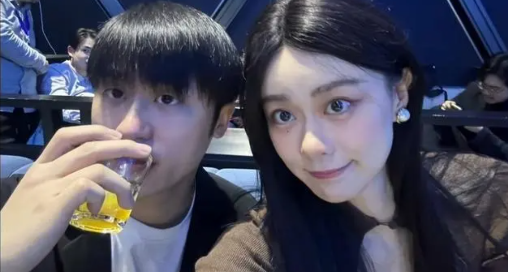 kpl美女教练姚瑶发文,与花楼正式在一起,两人在kpl花式秀恩爱_oneteam