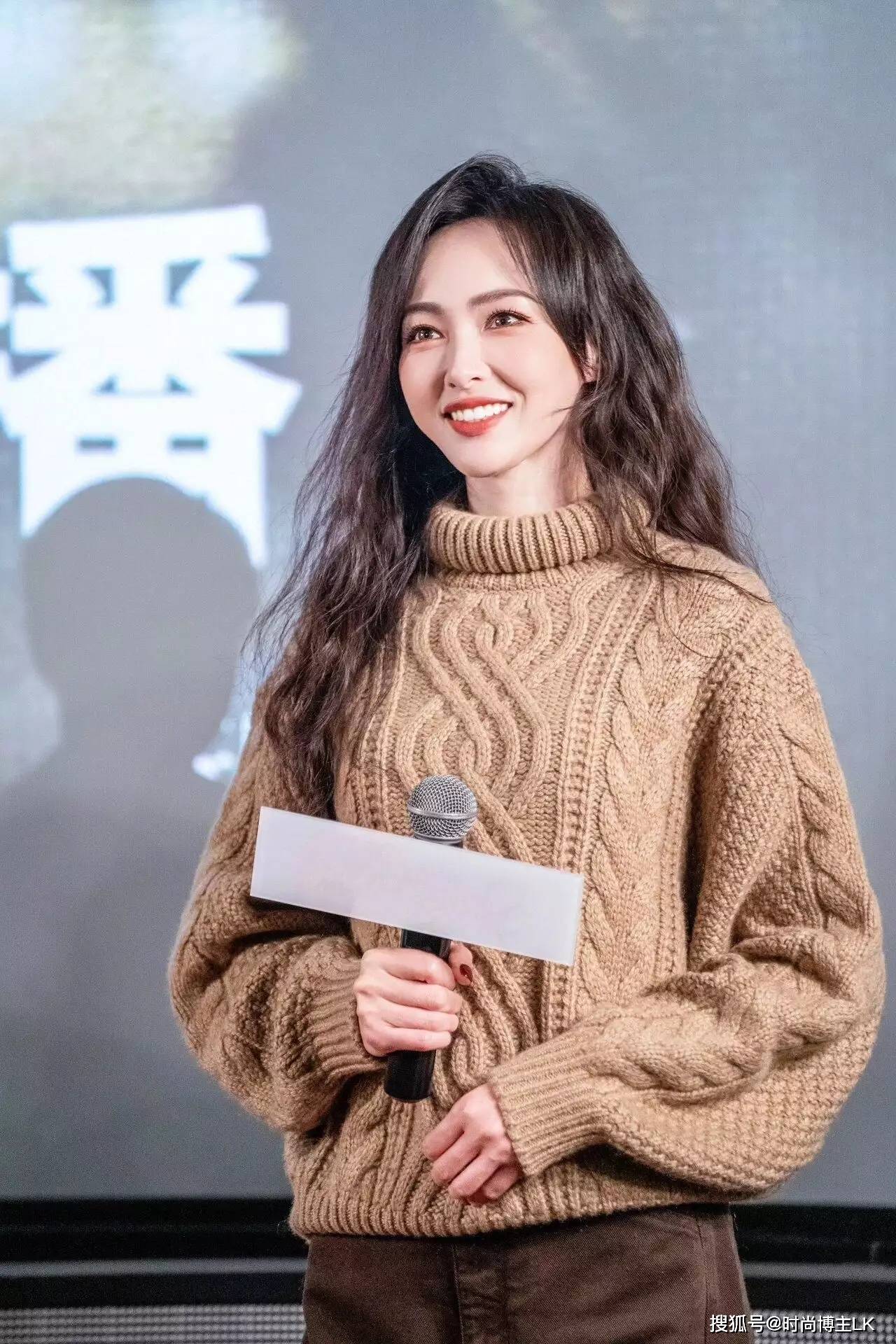 唐嫣的"好命"从穿搭就可以看出了,毛衣配阔腿裤,不带一丝丝讨好_感觉