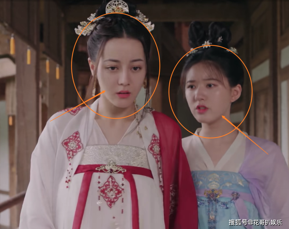 赵露思又丢人现眼,微博之夜红毯环节放大招,做出疑似尿急的动作_营销_