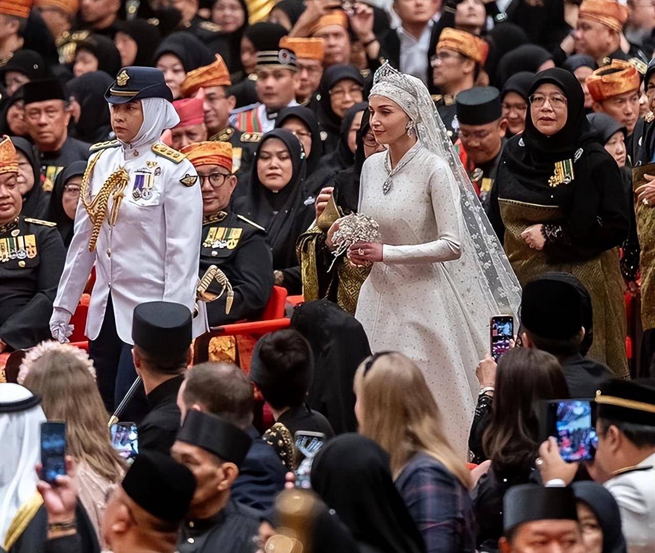 不丹王后闪耀文莱王子婚礼!