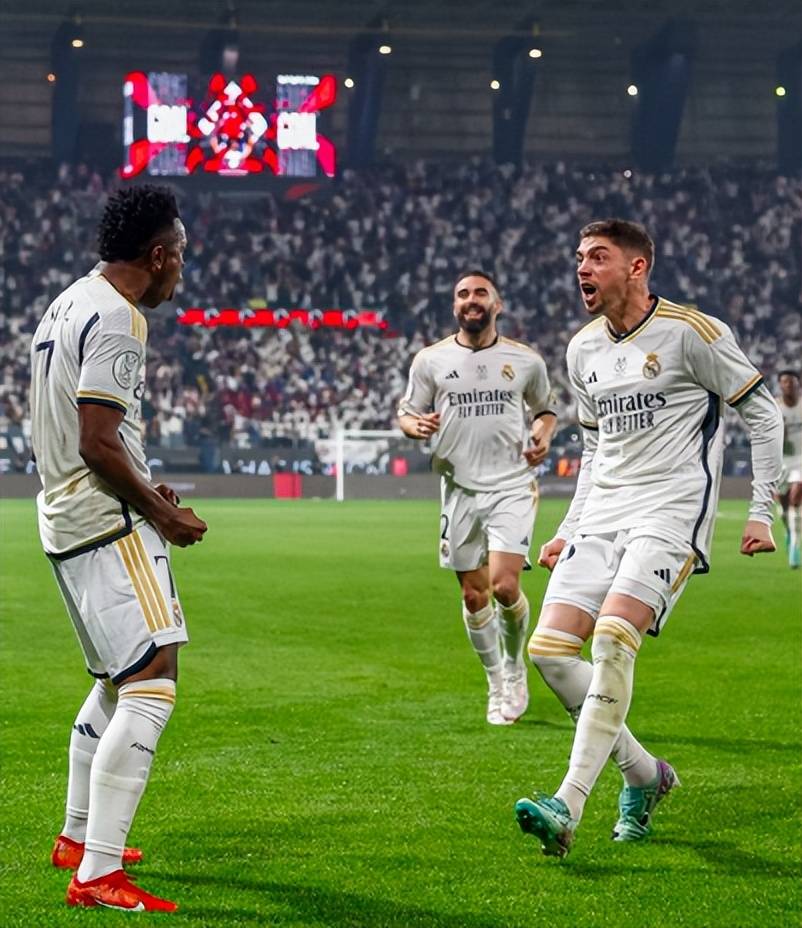 豪门对决夜:曼联2-2热刺6轮1胜 皇马4-1巴萨夺冠 罗马1-3米兰_维尼