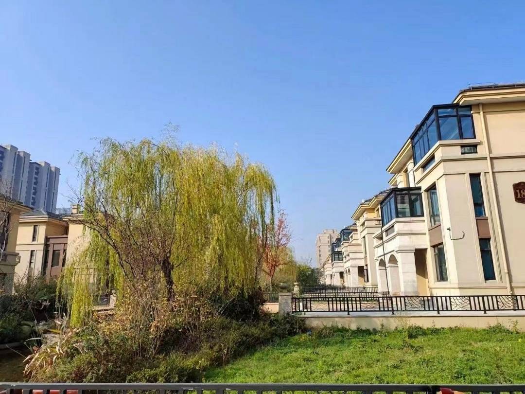 南京明发江湾新城地址值得投资吗?为什么便宜?
