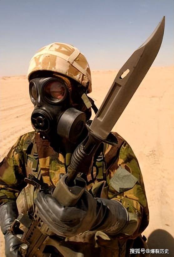 英格兰的奇葩战刀:l85a1 步枪刺刀,外观特立独行脑洞大开的神作_刀柄