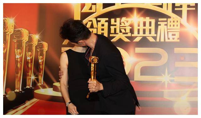 高海宁跪地向高层请安,黄宗泽四处应酬不停喝酒_佘诗曼_林子善_陈豪