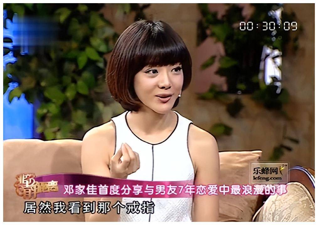 北漂的邓家佳租10平方的房,每月房租500,男友海底拉横幅送戒指_房间