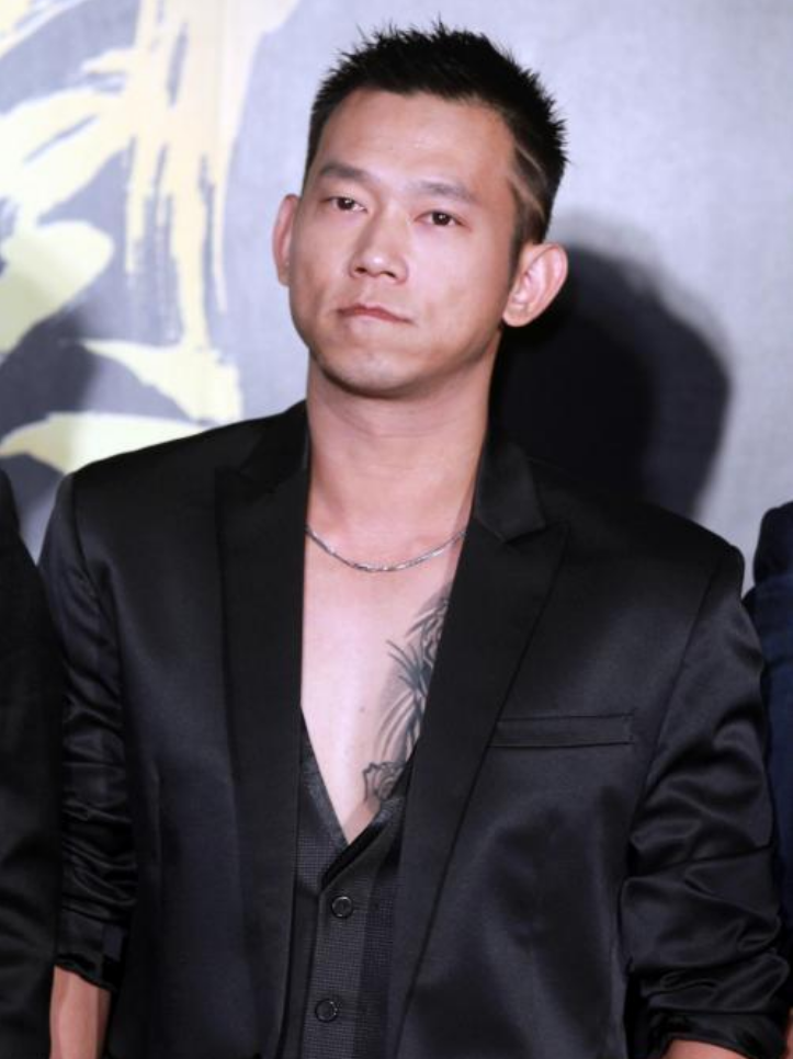 颜正国:12岁爆红,17岁入狱,戴手铐出席父亲葬礼,如今浪子回头_影片