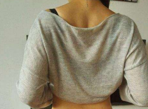 为啥有的女人"后腰"上有2个凹下去的点?