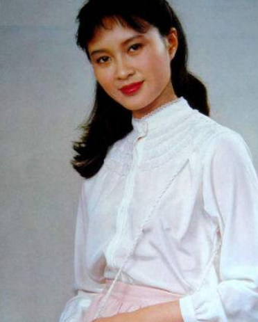 起主演了中央电视台的电视剧《有一个青年》,在里面扮演女主角"徐薇"
