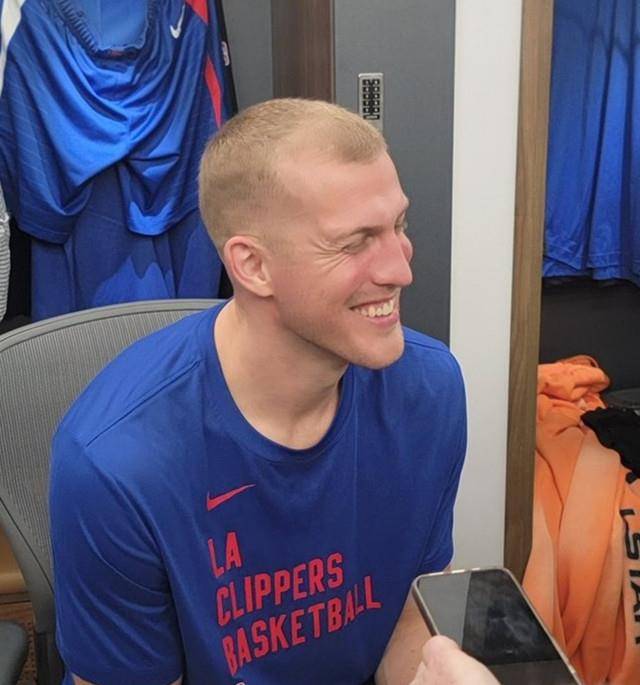 吃饼的换人了!哈登高抛喂饼,普拉姆利空接暴扣:祖巴不在,那就你吃吧_