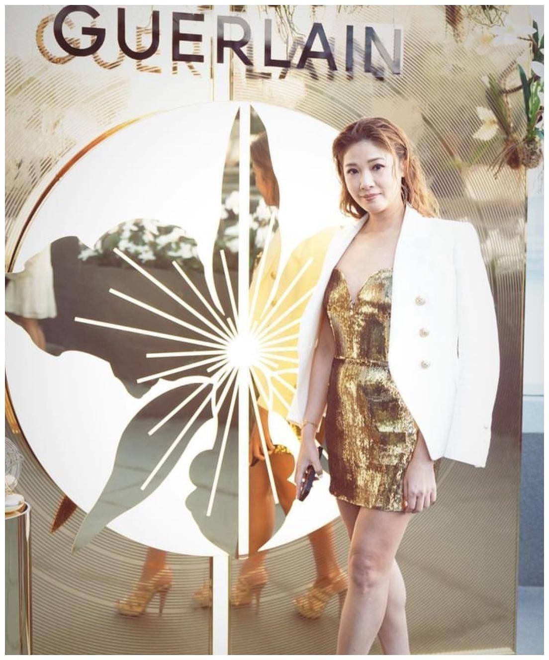 翁嘉穗生日与众港姐冠军庆祝,大合照坐前排,陈茵媺站边上很上镜_雅集