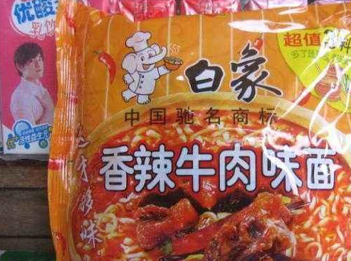 白象方便麵冠生園方便麵甲一麥華龍面天天見～除此之外,還有斯錳刎