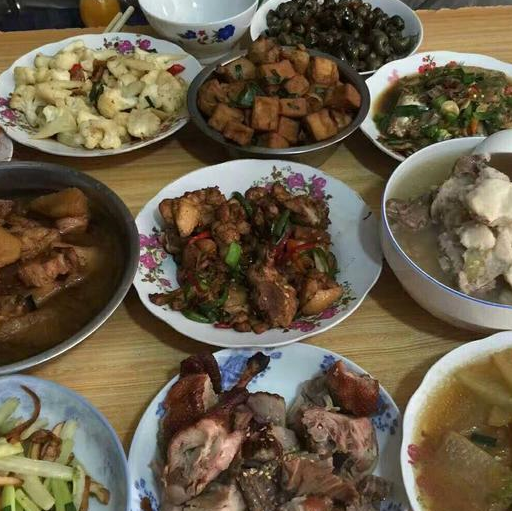实拍农村南方人家,请客人吃的一顿饭_大部分_道菜_家庭