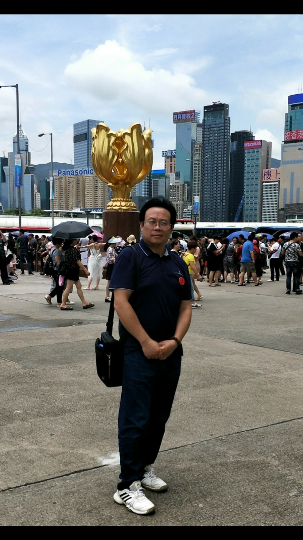 吴学强应邀参加釉上星彩地面瓷绘集群展示暨水立方书画展